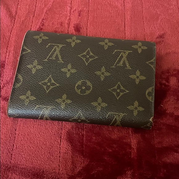 Louis Vuitton Brown and Gold Monogram Clutch - Picture 2 of 2